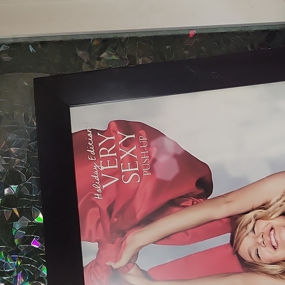 VS RARE Wall Picture/ Photo Display Poster Holiday Very Sexy Bra! - Picture 6 of 9